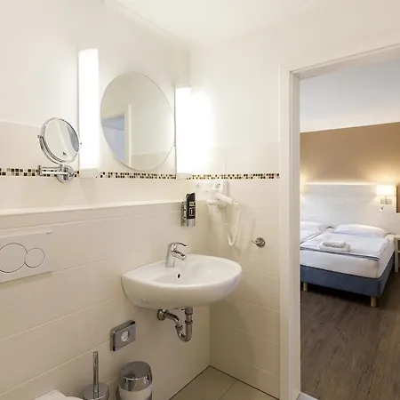 Отель Land-gut-hotel Westerkrug 3*